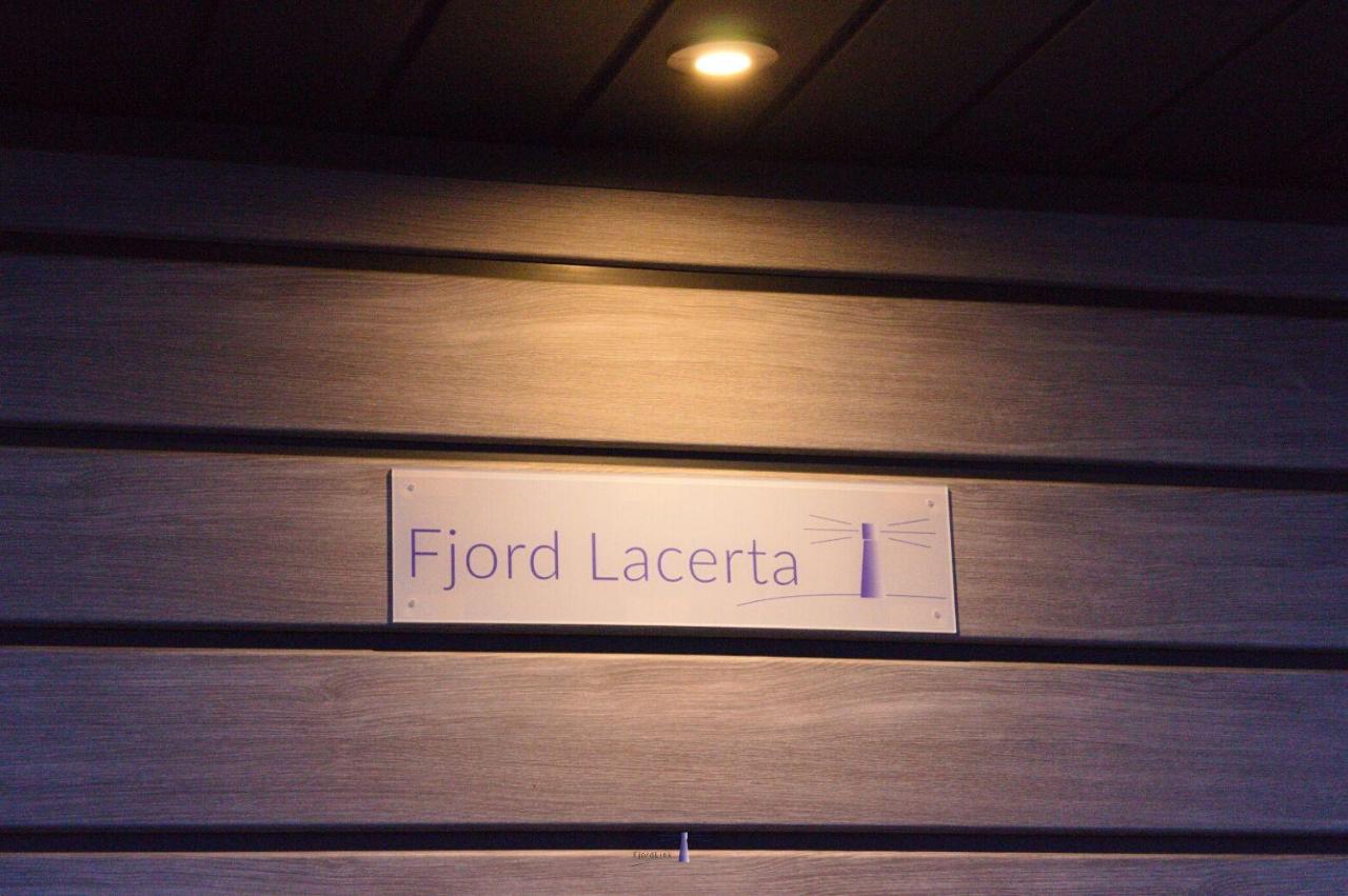 Hausboot Fjord Lacerta Mit Dachterrasse In Wendtorf Bagian luar foto