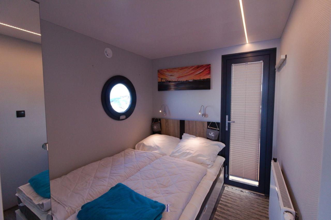 Hausboot Fjord Lacerta Mit Dachterrasse In Wendtorf Bagian luar foto